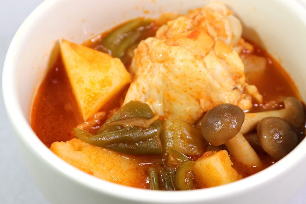 手羽元とごろごろ野菜のトマト煮込み